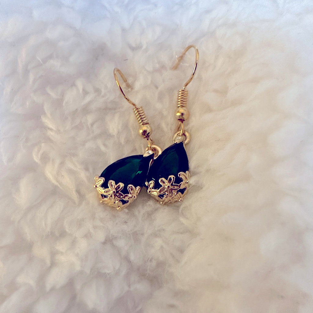 Emerald Green Earrings 16$